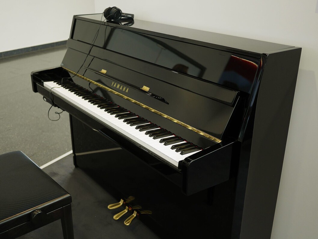 Yamaha B1SC2 er et Silent Piano, 109 centimeter høyt. Pris: 53.000,- Foto: Stian Sønsteng. Yamaha B1SC2 er et Silent Piano, 109 centimeter høyt. Pris: 53.000,- Foto: Stian Sønsteng.