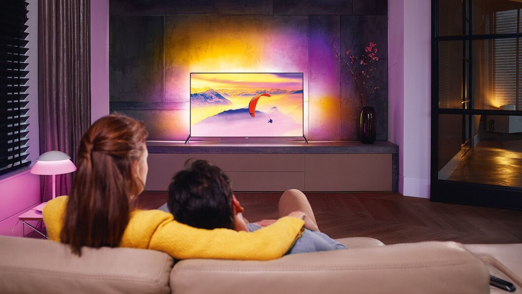 TV\Fy15_LS_TV_7600_LR_Fr-view_Couple_CMYK_nett.jpg TV\Fy15_LS_TV_7600_LR_Fr-view_Couple_CMYK_nett.jpg