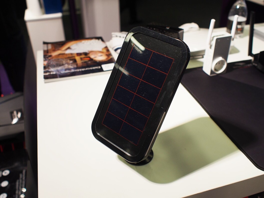 Til tross for lang batteritid kan det tilkobles solcellepanel for ytterligere lengre drift. Foto: Jan Røsholm. Til tross for lang batteritid kan det tilkobles solcellepanel for ytterligere lengre drift. Foto: Jan Røsholm.