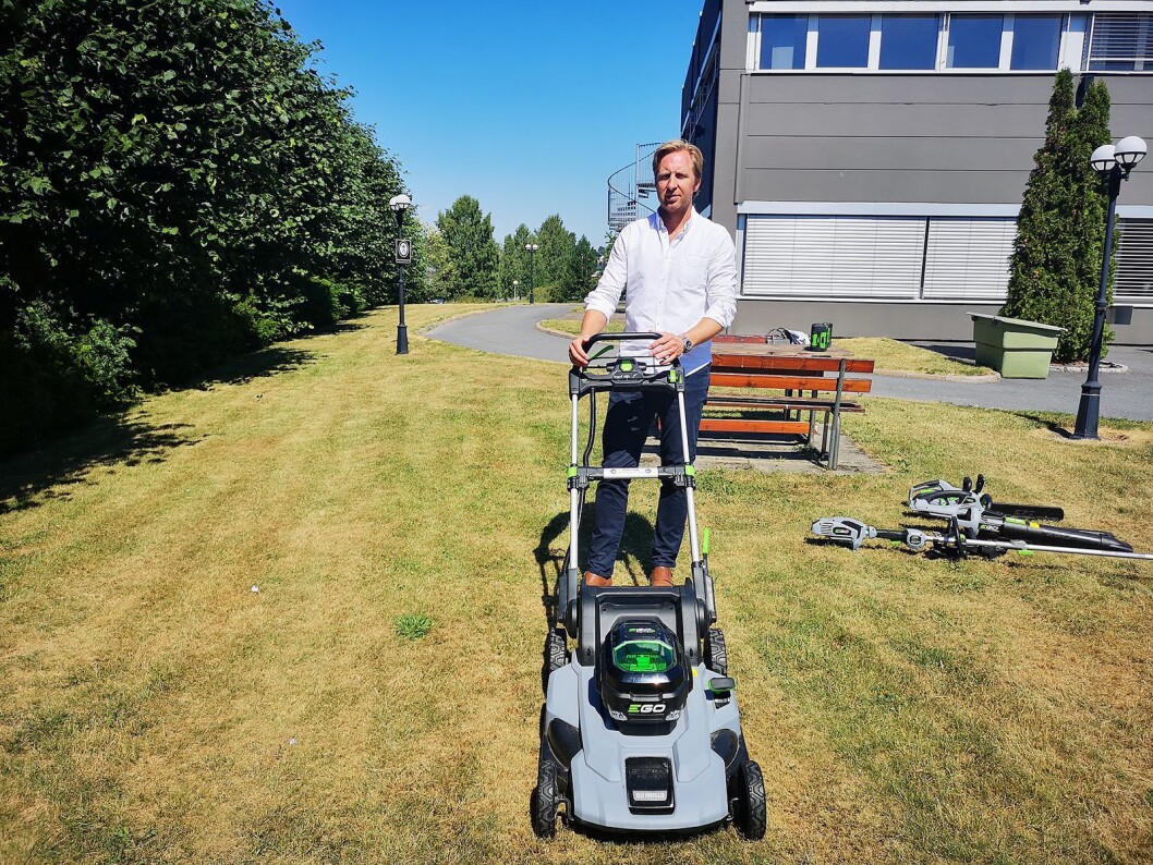 Thomas Holmen-Jensen, daglig leder i Noragent, har tro på at batteridrevne hageredskap skal bidra med vekst i selskapet. Foto: Marte Ottemo Thomas Holmen-Jensen, daglig leder i Noragent, har tro på at batteridrevne hageredskap skal bidra med vekst i selskapet. Foto: Marte Ottemo