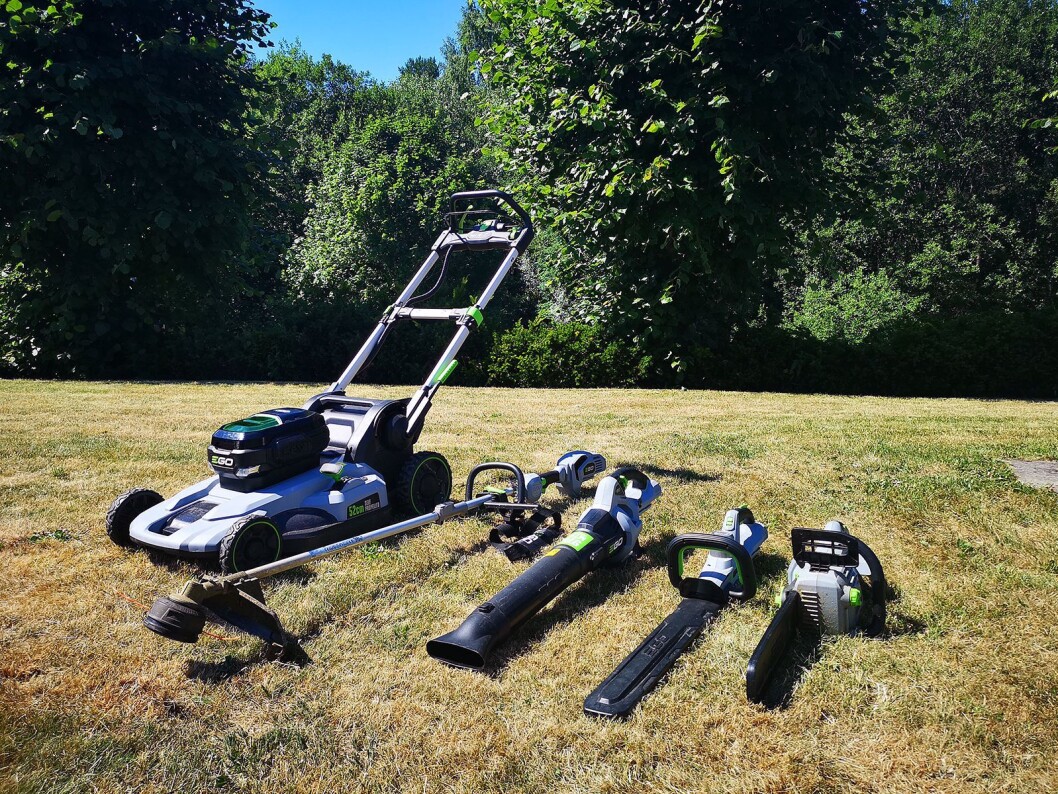 Ego Power+-serien består av både gressklippere, løvblåsere, motorsager, kantklippere, hekksakser og flerbruksredskap. Foto: Marte Ottemo. Ego Power+-serien består av både gressklippere, løvblåsere, motorsager, kantklippere, hekksakser og flerbruksredskap. Foto: Marte Ottemo.