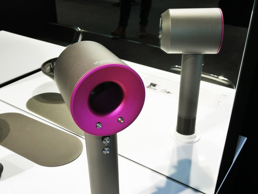 Dyson Supersonic er styrt av en mikroprosessor og drives av den digitale V9-motoren. Pris: 4.000,- Foto: Stian Sønsteng. Dyson Supersonic er styrt av en mikroprosessor og drives av den digitale V9-motoren. Pris: 4.000,- Foto: Stian Sønsteng.