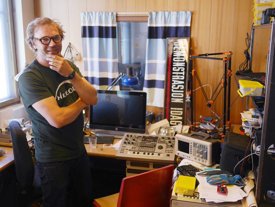 Håvid Engmark bruker like gjerne tiden i produksjonen som på direktørkontoret. Foto: Stian Sønsteng. Håvid Engmark bruker like gjerne tiden i produksjonen som på direktørkontoret. Foto: Stian Sønsteng.