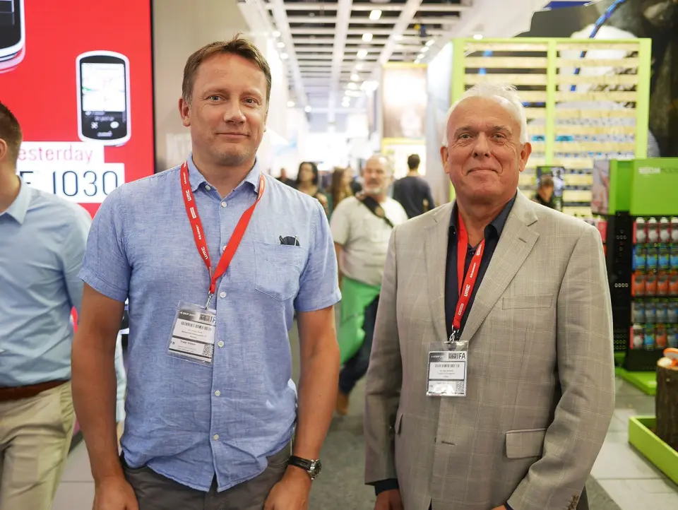 Christian Åkre (t .v.) og Jan Inge Solheim fotografert i messehallene på IFA 2017. Foto: Stian Sønsteng Christian Åkre (t .v.) og Jan Inge Solheim fotografert i messehallene på IFA 2017. Foto: Stian Sønsteng