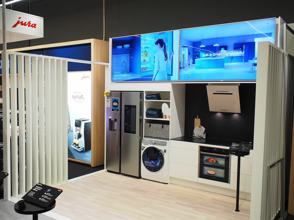 På dette kjøkkenet ser man Samsung sine smarte produkter satt i sitt rette element. Foto: Jan Røsholm.