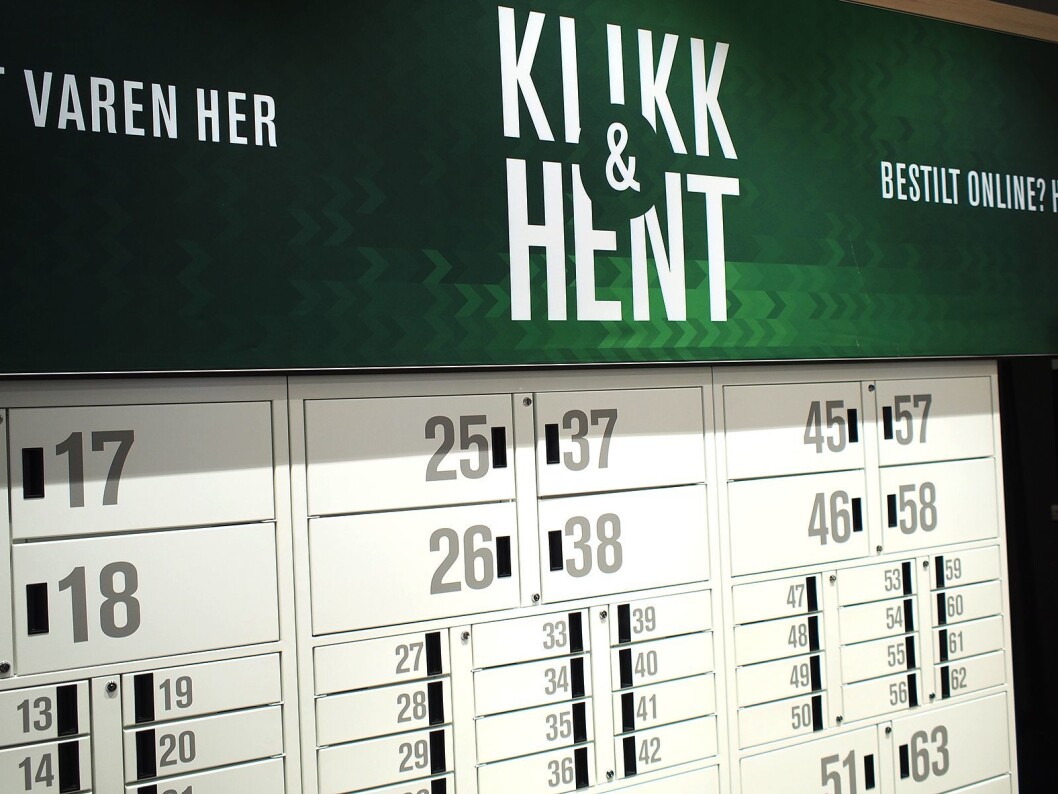 I disse boksene kan kundene selv hente varer bestilt på nett. Koden til boksen kommer på SMS. Foto: Jan Røsholm. I disse boksene kan kundene selv hente varer bestilt på nett. Koden til boksen kommer på SMS. Foto: Jan Røsholm.