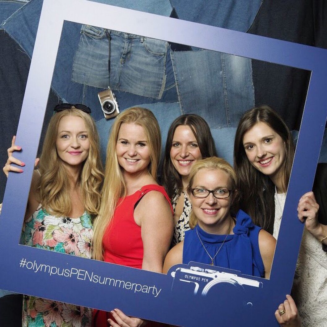 Fra venstre Camilla Sørheim (markedsansvarlig), Annika Johansen (senior nøkkelkundesjef), Tanja Mehler (markedsansvarlig Olympus Europa) og Pernilla Becker (business support manager) og Julia Lemburg (lærling Olympus Europa) på sommerfesten i juni. Foto: Olympus. Fra venstre Camilla Sørheim (markedsansvarlig), Annika Johansen (senior nøkkelkundesjef), Tanja Mehler (markedsansvarlig Olympus Europa) og Pernilla Becker (business support manager) og Julia Lemburg (lærling Olympus Europa) på sommerfesten i juni. Foto: Olympus.