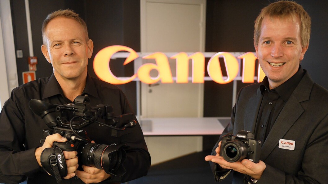 Kommunikasjonsansvarlig og Arena 18-sjef Trond Gjertsen (t. v.) med videokameraet Canon EOS C200 og salgstrener Lars Askheim med det kompakte systemkameraet Canon EOS M50 med en 11-22mm (pakkepris: 7000,-). Foto: Stian Sønsteng Kommunikasjonsansvarlig og Arena 18-sjef Trond Gjertsen (t. v.) med videokameraet Canon EOS C200 og salgstrener Lars Askheim med det kompakte systemkameraet Canon EOS M50 med en 11-22mm (pakkepris: 7000,-). Foto: Stian Sønsteng