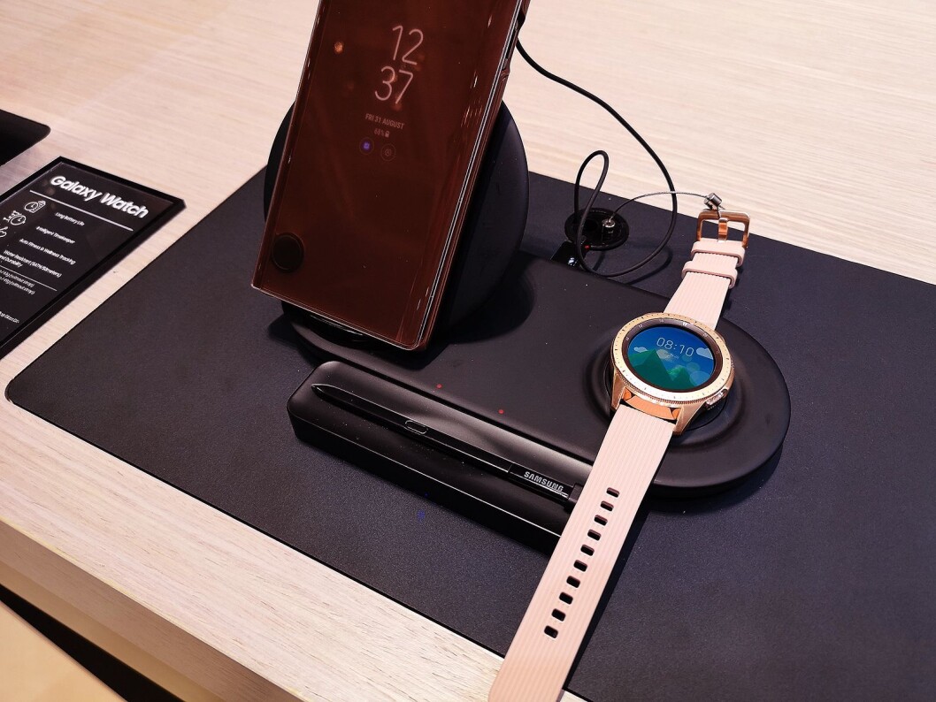 Samsungs nye smartklokke kommer også i en rosegull-versjon, beregnet på den kvinnelige delen av markedet. Foto: Marte Ottemo. Samsungs nye smartklokke kommer også i en rosegull-versjon, beregnet på den kvinnelige delen av markedet. Foto: Marte Ottemo.
