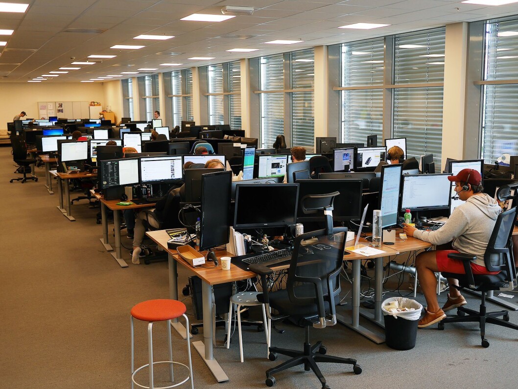 1.500 av 9.000 kvadratmeter i nybygget brukes til kontorer og møterom. Her avdelingen «Customer Care», eller kundeservice inkludert returavdelingen, der det arbeider cirka 90 personer. Foto: Stian Sønsteng. 1.500 av 9.000 kvadratmeter i nybygget brukes til kontorer og møterom. Her avdelingen «Customer Care», eller kundeservice inkludert returavdelingen, der det arbeider cirka 90 personer. Foto: Stian Sønsteng.