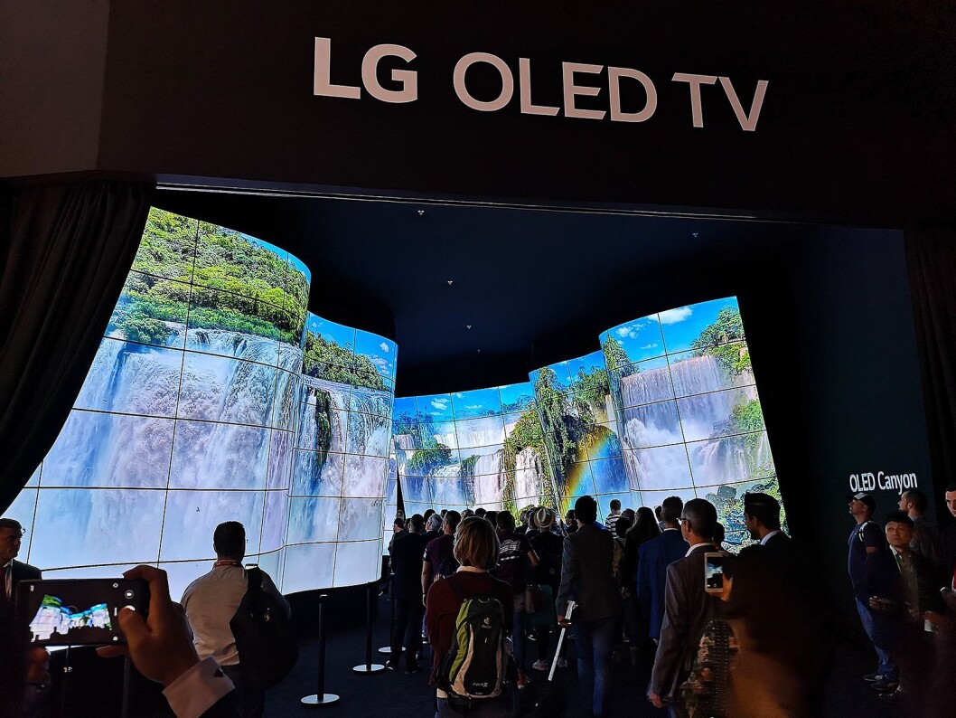 LG satser knallhardt på oled som fremtidens TV-teknologi, og bygde opp en egen dal bestående av 258 skjermer på sin IFA-stand. Foto: Marte Ottemo LG satser knallhardt på oled som fremtidens TV-teknologi, og bygde opp en egen dal bestående av 258 skjermer på sin IFA-stand. Foto: Marte Ottemo