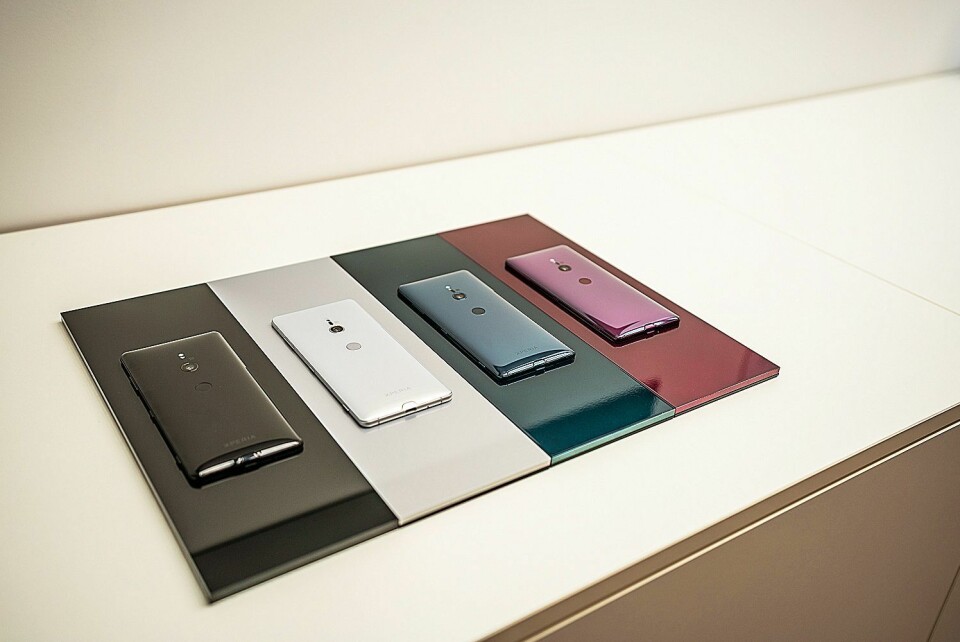 Xperia XZ3 kommer i fire farger, og har fått 3D-glass både foran og bak. Foto: Sony.