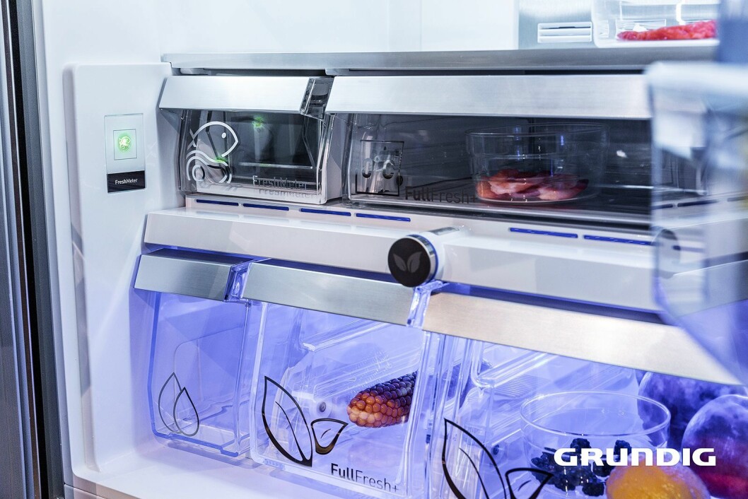 Med FreshMeter-teknologien i kjøleskapet lyser en indikator grønt, gult eller rødt for å si fra om råvarene dine fortsatt er gode. Foto: Grundig.