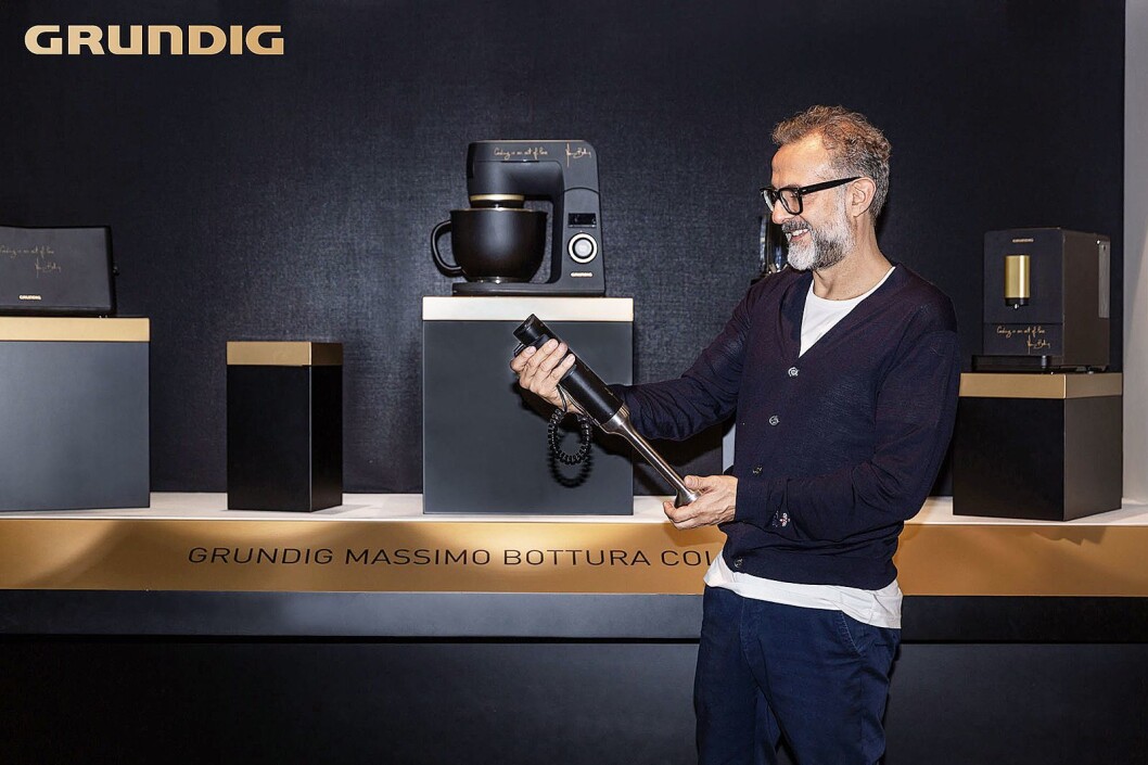 Stjernekokk Massimo Bottura har vært med å designe et nytt sortiment av kjøkkenprodukter for Grundig. Foto: Grundig. Stjernekokk Massimo Bottura har vært med å designe et nytt sortiment av kjøkkenprodukter for Grundig. Foto: Grundig.