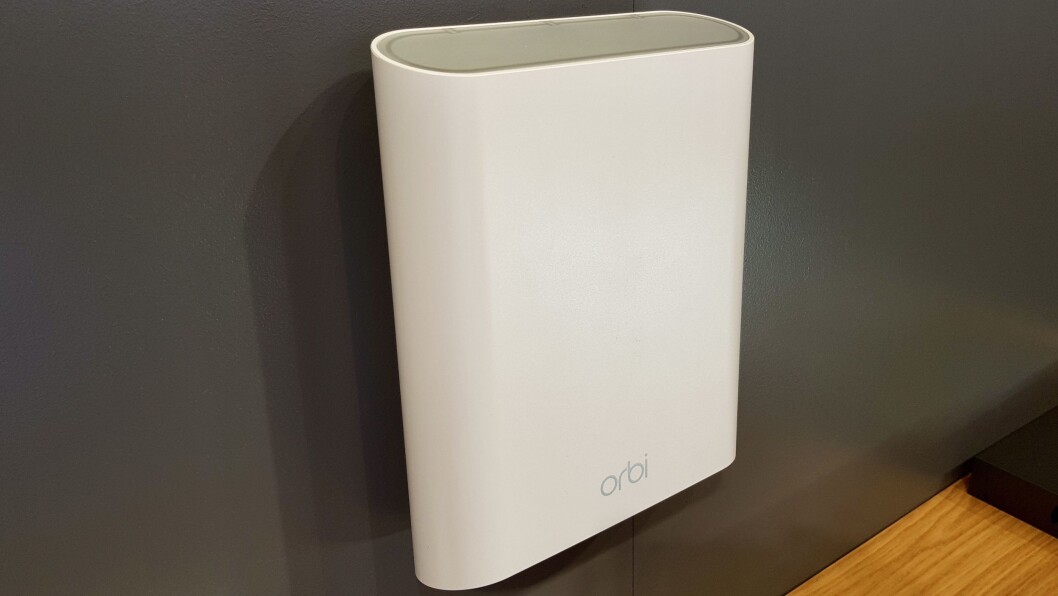 Netgear Orbi Outdoor Satellite RBS50Y. Foto: Jan Røsholm. Netgear Orbi Outdoor Satellite RBS50Y. Foto: Jan Røsholm.
