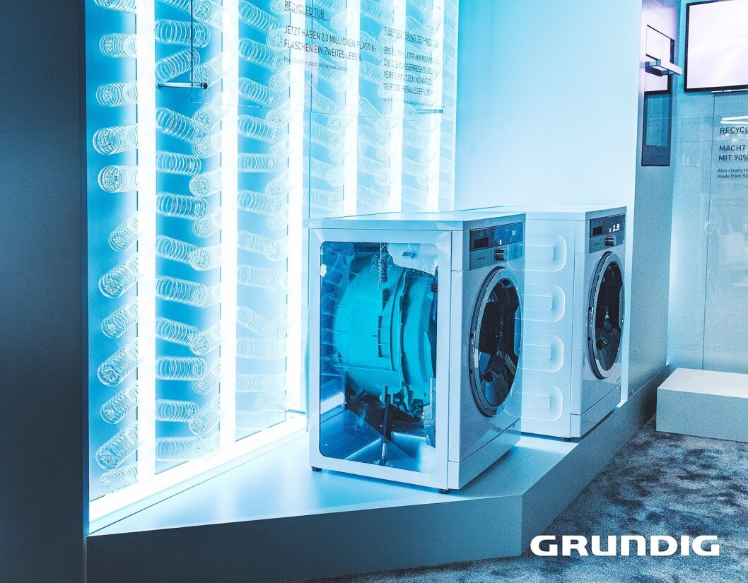 Mange av Grundigs produkter er laget av resirkulert plast, og så langt har selskapet brukt 6,6 millioner PET-flasker i sine maskiner. Foto: Grundig. Mange av Grundigs produkter er laget av resirkulert plast, og så langt har selskapet brukt 6,6 millioner PET-flasker i sine maskiner. Foto: Grundig.