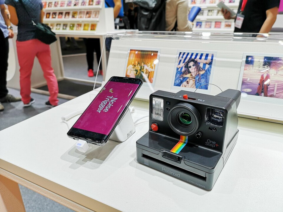 Polaroid Originals OneStep+ gir instantkameraet nye funksjoner med smarttelefon-tilkobling. Foto: Marte Ottemo
