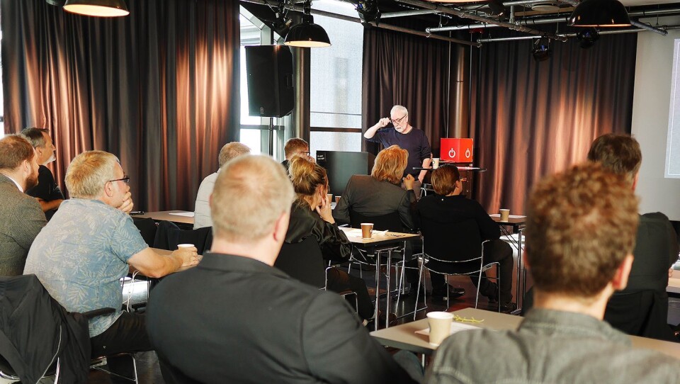 Ulf Holand foredro om musikkproduksjon opp gjennom tiårene. Foto: Stian Sønsteng.