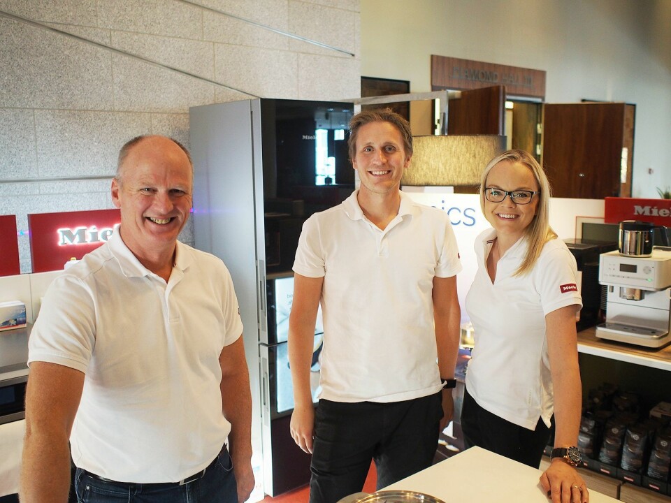 Hvitevareleverandørene var med i år, her representert med Tom Kristoffersen (f.v), Anders Bjørge og Kristin Dahl fra Miele. Foto: Jan Røsholm.