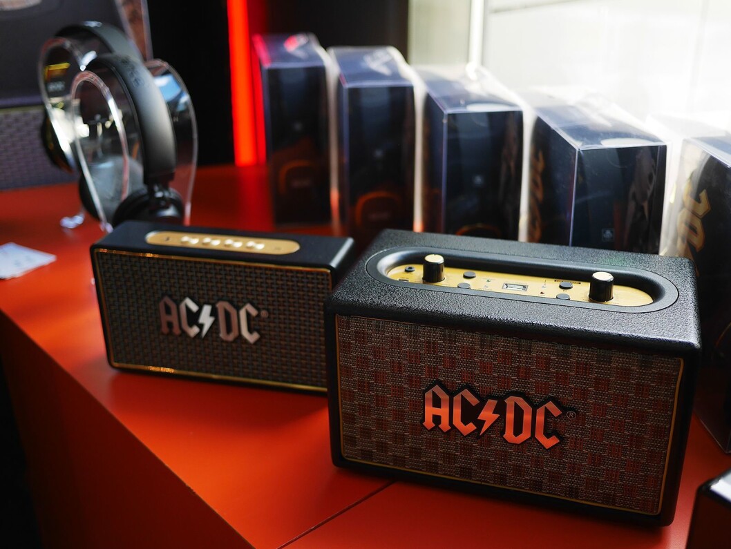 Noen av AC/DC-høyttalerne Veibel AS har i sortimentet. Noen av AC/DC-høyttalerne Veibel AS har i sortimentet.