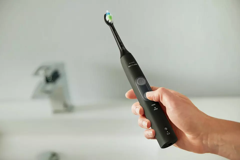 SoniCare Protective Clean er en ny og rimeligere serie tannbørster fra Philips, med samme frekvens og rekkevidde som de dyrere modellene. Pris fra 800,- Foto: Philips