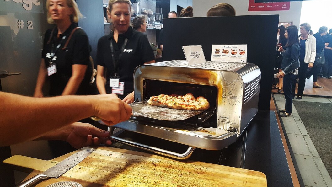 Den nye pizzaovnen fra Sage steker italiensk pizza på to minutter. Foto: Cathrine Pedersen. Den nye pizzaovnen fra Sage steker italiensk pizza på to minutter. Foto: Cathrine Pedersen.