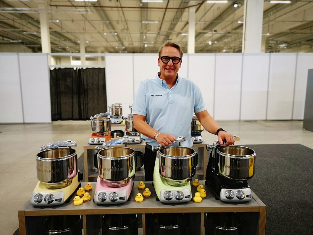 Christian Honore, distributør for Ankarsrum, sier det er viktig å være på PowerUp for nærkontakt med de ansatte. Foto: Marte Ottemo Christian Honore, distributør for Ankarsrum, sier det er viktig å være på PowerUp for nærkontakt med de ansatte. Foto: Marte Ottemo