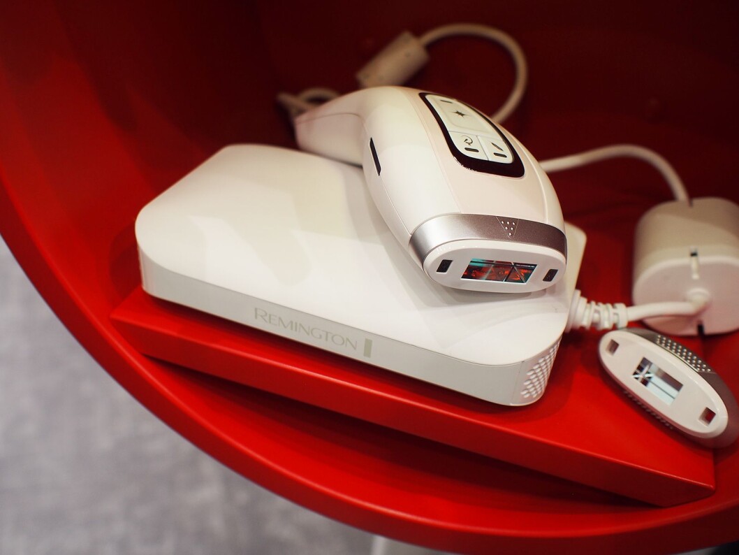IPL hårfjerningsmaskinen fra Remington har sensor som analyserer huden. Foto: Jan Røsholm. IPL hårfjerningsmaskinen fra Remington har sensor som analyserer huden. Foto: Jan Røsholm.