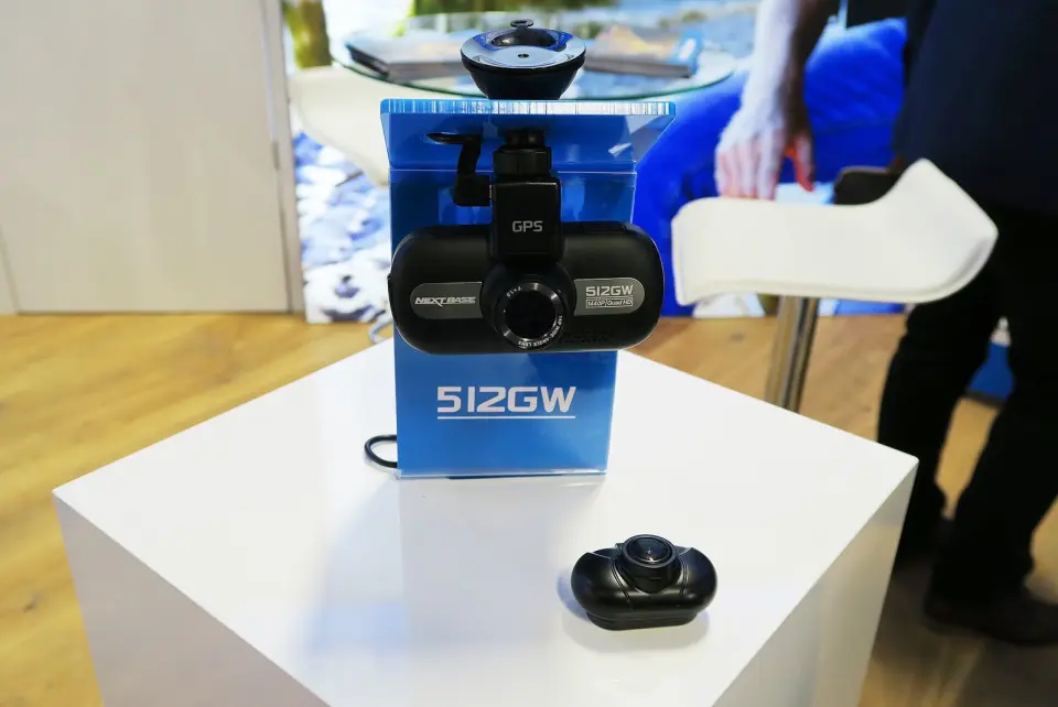 NextBase 512GW koster 2.800 kroner og kan via en tynn kabel kobles til et bakovervendt kamera, som koster 900 kroner. Foto: Cathrine Pedersen NextBase 512GW koster 2.800 kroner og kan via en tynn kabel kobles til et bakovervendt kamera, som koster 900 kroner. Foto: Cathrine Pedersen