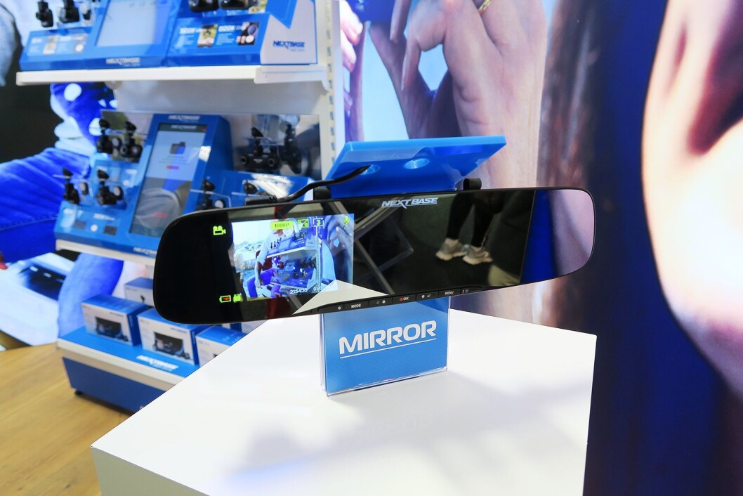 Bakspeil-kameraet Mirror fra NextBase koster 2.000 kroner. Foto: Cathrine Pedersen. Bakspeil-kameraet Mirror fra NextBase koster 2.000 kroner. Foto: Cathrine Pedersen.