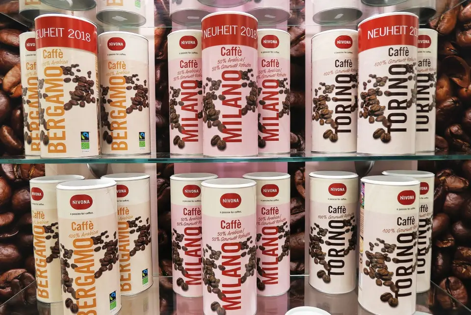 Kaffebønner på boks fra Nivona. Torino er robusto, Bergamo er arabica, mens Milano er en halvblanding. Foto: Cathrine Pedersen. Kaffebønner på boks fra Nivona. Torino er robusto, Bergamo er arabica, mens Milano er en halvblanding. Foto: Cathrine Pedersen.