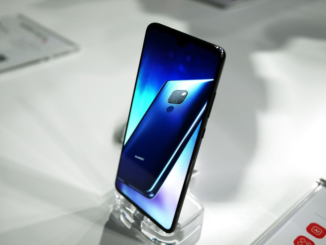 Telefon-modeller som koster over 6.000 kroner vokser mest i det norske markedet, som Huawei Mate20 Pro. Foto: Stian Sønsteng. Telefon-modeller som koster over 6.000 kroner vokser mest i det norske markedet, som Huawei Mate20 Pro. Foto: Stian Sønsteng.