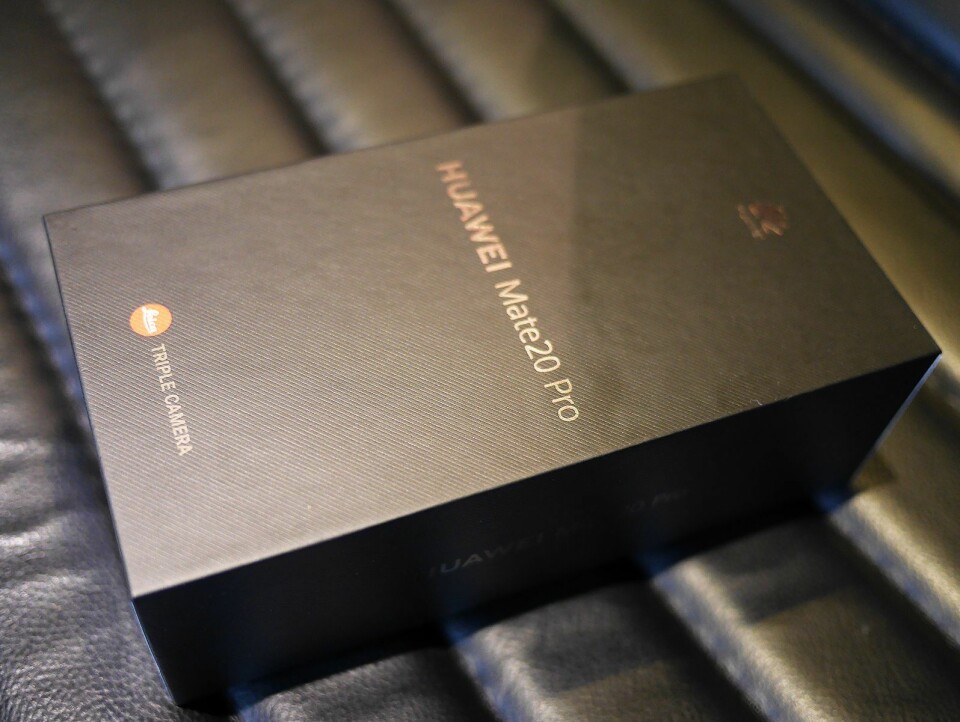 Forpakningen til Huawei Mate20 Pro. Foto: Stian Sønsteng.