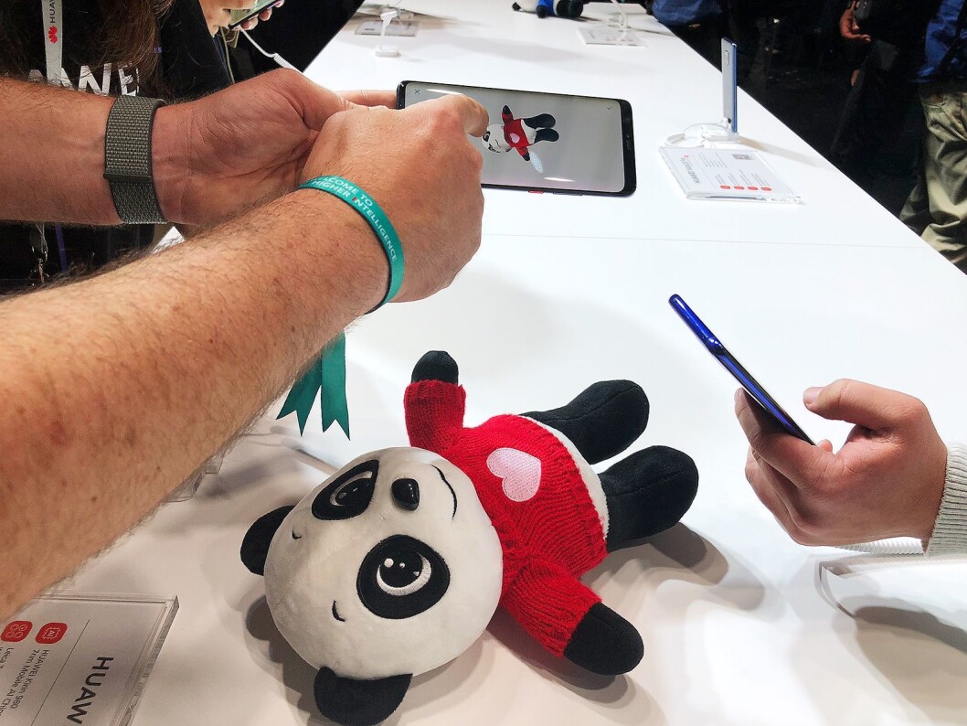 Det er mulig å ta 3D-bilder, for eksempel av en bamse, som siden gjøres levende med Mate20 Pro. Foto: Stian Sønsteng. Det er mulig å ta 3D-bilder, for eksempel av en bamse, som siden gjøres levende med Mate20 Pro. Foto: Stian Sønsteng.