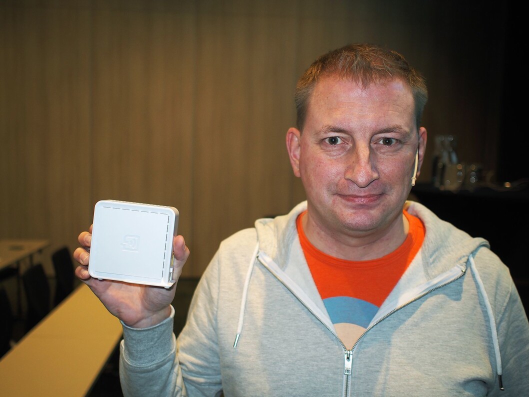 Teknisk sjef Geir Arne Rimala i nettverkselskapet Eye Networks med aksesspunktet Airties Air4920. Det 3000 kroner og leverer 1,3 gigabit. Foto: Jan Røsholm. Teknisk sjef Geir Arne Rimala i nettverkselskapet Eye Networks med aksesspunktet Airties Air4920. Det 3000 kroner og leverer 1,3 gigabit. Foto: Jan Røsholm.