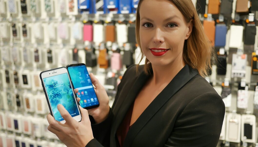 Mobiltelefonen ligger på topp på kvinnenes ønskeliste, sammen med smartklokker, sier kommunikasjonssjef i Stiftelsen Elektronikkbransjen, Marte Ottemo. (Foto: Stian Sønsteng Mobiltelefonen ligger på topp på kvinnenes ønskeliste, sammen med smartklokker, sier kommunikasjonssjef i Stiftelsen Elektronikkbransjen, Marte Ottemo. (Foto: Stian Sønsteng
