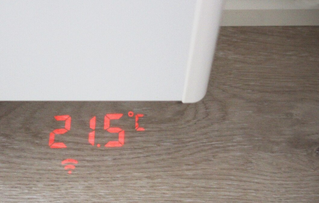 Behas nye smartovner projiserer temperatur og wifi-status på gulvet. Foto: Beha. Behas nye smartovner projiserer temperatur og wifi-status på gulvet. Foto: Beha.