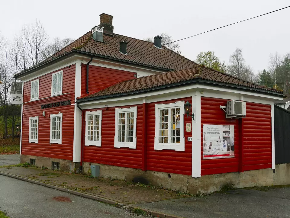 Sporten elektriske holder til på Drengsrud i Asker. Butikken har navnet sitt fra den gang huset rommet en sportskafe. Foto: Stian Sønsteng.
