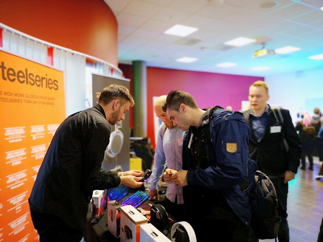 Åtte tek-selskaper var på plass og viste fram sine produkter på årets TechBrief. Foto: Marte Ottemo Åtte tek-selskaper var på plass og viste fram sine produkter på årets TechBrief. Foto: Marte Ottemo