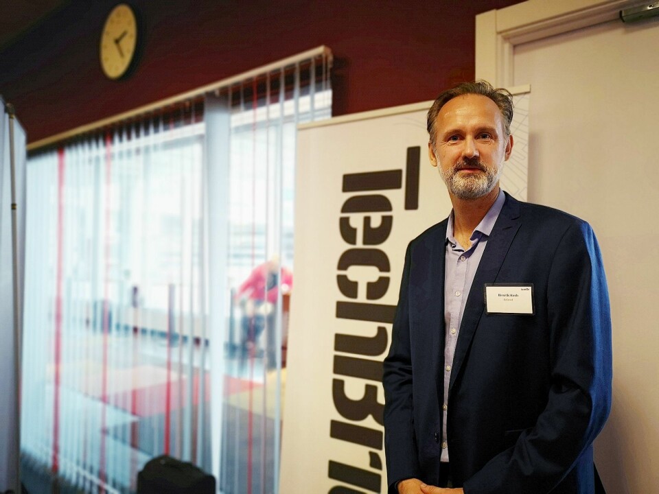 Henrich Koch, administrerende direktør i Relate Danmark, PR-byrået som står bak TechBrief-messen, samlet 40 nordiske journalister på Arlanda. Foto: Marte Ottemo.