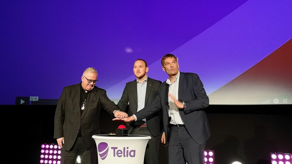 Ivar Halstvedt, administrerende direktør i Odeon Kino, samferdselsminister Jon Georg Dale og Telia-sjef Abraham Foss åpner Telias nye 5G-nett. Foto: Marte Ottemo