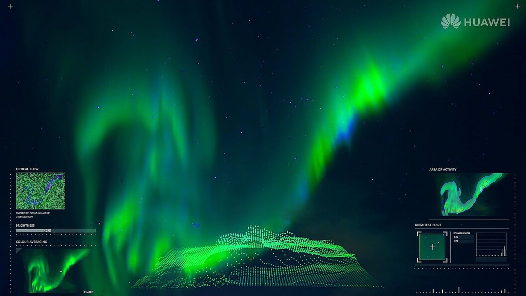 Slik illustrerer Huawei hvordan algoritmer og den kunstige intelligensen i Huawei Mate 20 Pro er brukt til å gjøre om farger, lys, størrelse og hastighet på nordlyset til lyd. Foto: Huawei/Kjetil Skogli. Slik illustrerer Huawei hvordan algoritmer og den kunstige intelligensen i Huawei Mate 20 Pro er brukt til å gjøre om farger, lys, størrelse og hastighet på nordlyset til lyd. Foto: Huawei/Kjetil Skogli.