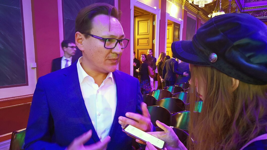 Komponist Mark Sayfritz blir intervjuet av Aslaug Olette Klausen i Ballade.no. Foto: Stian Sønsteng. Komponist Mark Sayfritz blir intervjuet av Aslaug Olette Klausen i Ballade.no. Foto: Stian Sønsteng.
