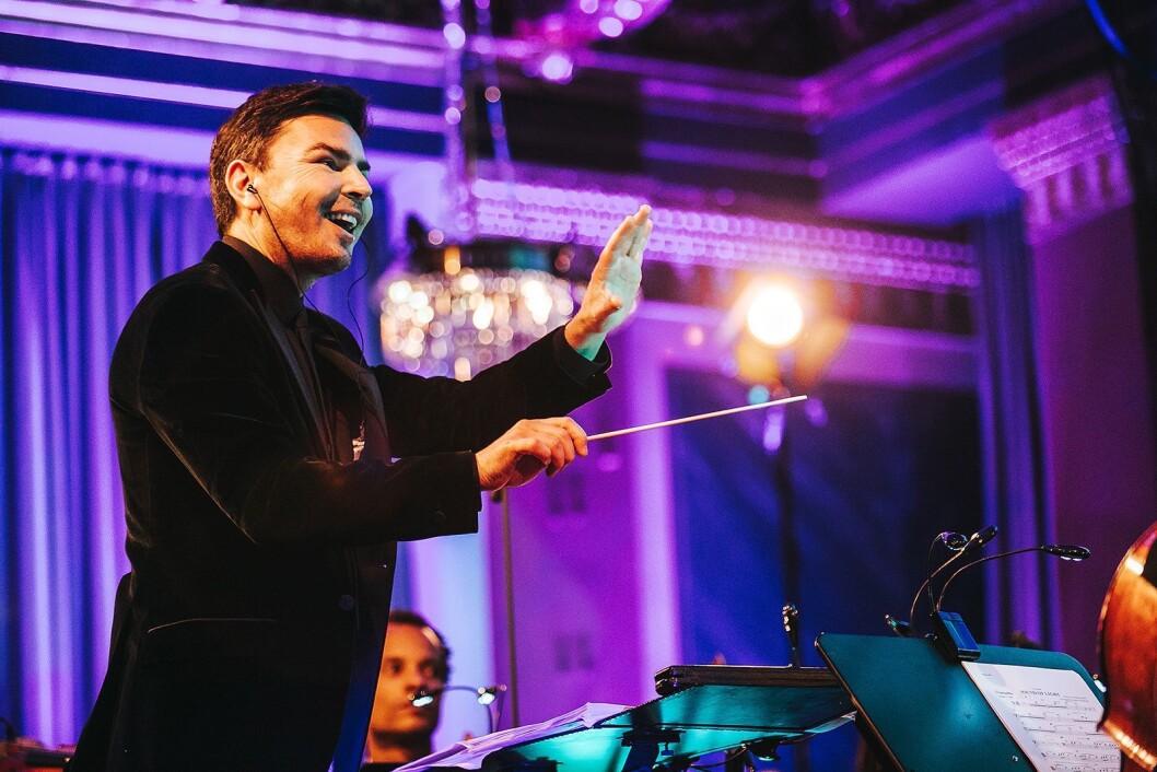 James Shearman har arrangert «The Sound of Light», og dirigerte Syncron Stage Orchestra under urfremførelsen. Foto: Huawei. James Shearman har arrangert «The Sound of Light», og dirigerte Syncron Stage Orchestra under urfremførelsen. Foto: Huawei.