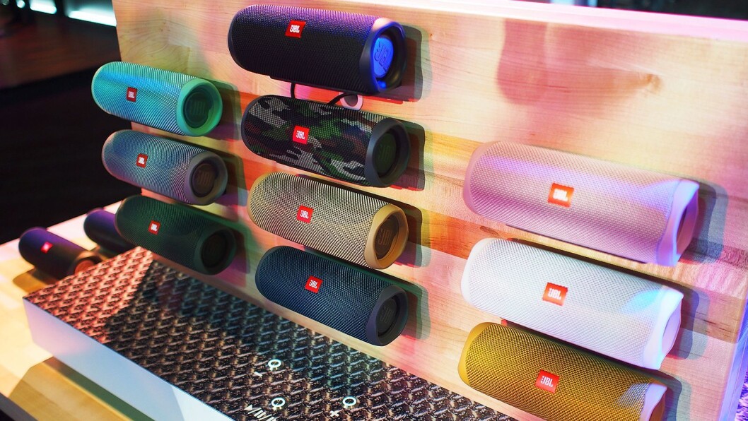 JBL Flip 5 skal gi 25 prosent mer lyd, og har fått USB-C. Foto: Jan Røsholm. JBL Flip 5 skal gi 25 prosent mer lyd, og har fått USB-C. Foto: Jan Røsholm.