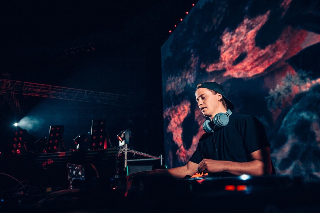 Kygo fotografert på scenen i Sør-Korea med hodetelefonene A9/600. Foto: Johannes Lovund. Kygo fotografert på scenen i Sør-Korea med hodetelefonene A9/600. Foto: Johannes Lovund.