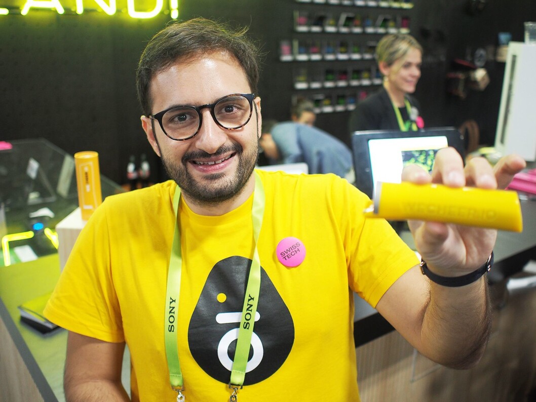 Karim Choueiri fra det sveitsiske selskapet Wecheer har lansert en smart flaskeåpner. Foto: Jan Røsholm. Karim Choueiri fra det sveitsiske selskapet Wecheer har lansert en smart flaskeåpner. Foto: Jan Røsholm.