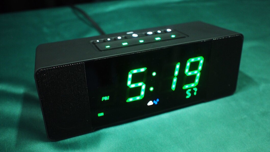 Klokkeradio med Amazon Alexa. Foto: Jan Røsholm. Klokkeradio med Amazon Alexa. Foto: Jan Røsholm.
