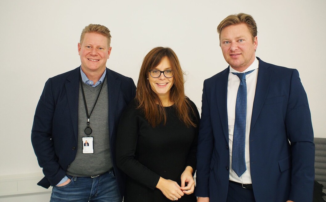 Finn Kristoffer Larsen (til venstre) fra Kygo Life deltok på brunevareleverandørenes julemøte sammen med advokatene Liss Sunde og Ole Andre Oftebro fra advokatfirmaet Ræder. Foto: Jan Røsholm Finn Kristoffer Larsen (til venstre) fra Kygo Life deltok på brunevareleverandørenes julemøte sammen med advokatene Liss Sunde og Ole Andre Oftebro fra advokatfirmaet Ræder. Foto: Jan Røsholm