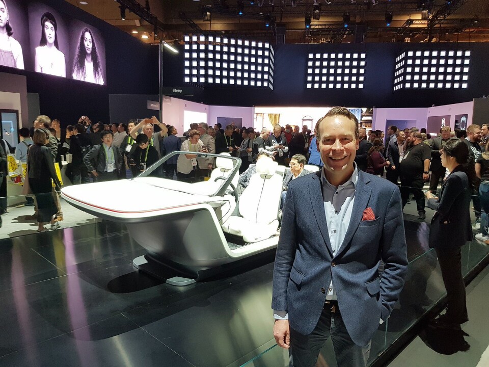 Jaan Ivar Semlitsch ser ikke bort ifra at Samsung førerløs bil kan selges på Elkjøp Marketplace en gang i fremtiden. Foto: Jan Røsholm